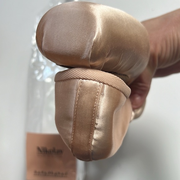 NWT Nikolay Pointe Shoes 3007 Pro size 7XXXXX Hard shank - Picture 5 of 6